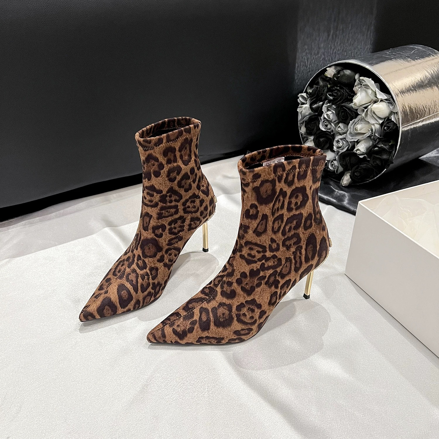 秋冬新款高跟鞋方扣水钻瘦瘦靴女尖头绒面细跟短靴显瘦弹力靴0184