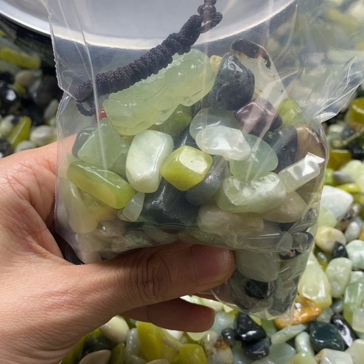 蛇纹石玉鱼缸石未镶嵌