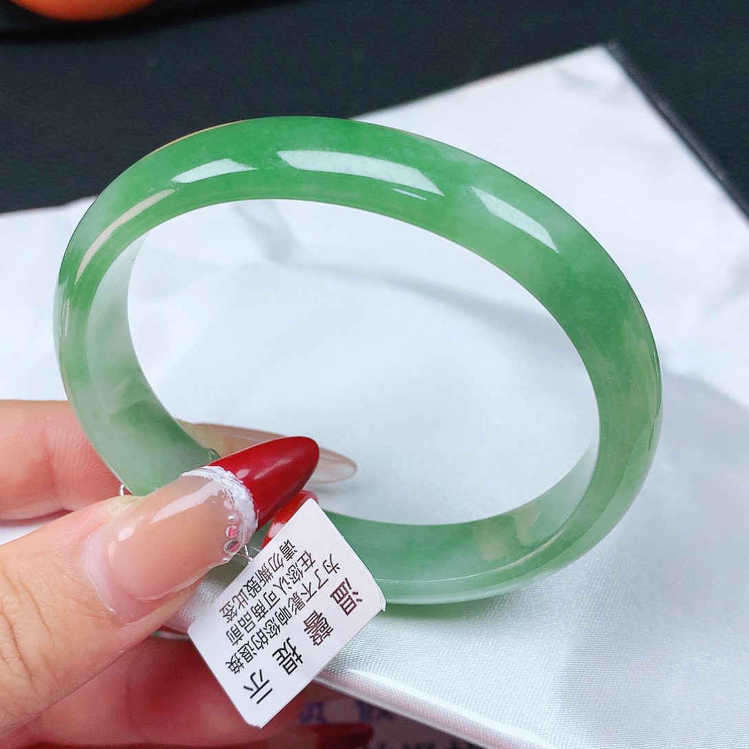 翡翠手镯未镶嵌58贵