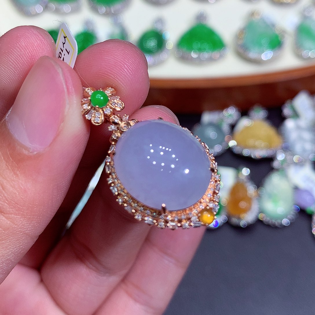 翡翠吊坠(不含链)18K金镶嵌