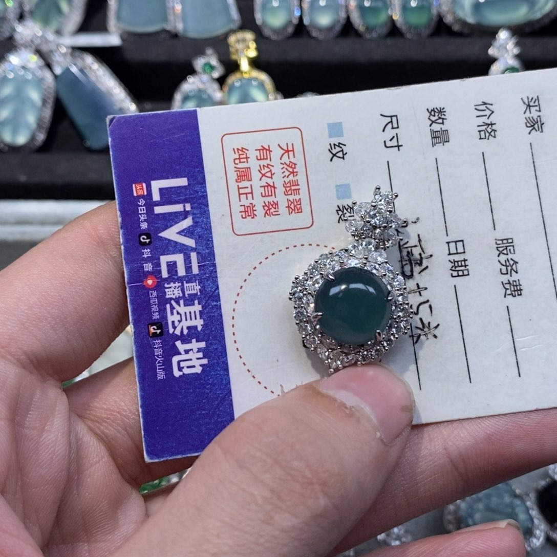 翡翠颈饰未镶嵌翡翠