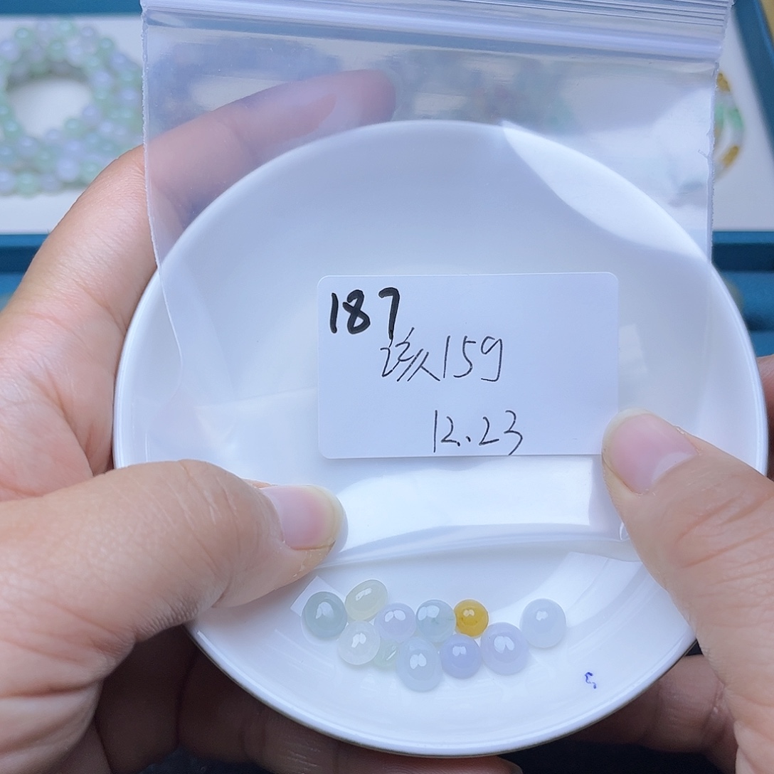 该****翡翠未镶嵌颈饰不退