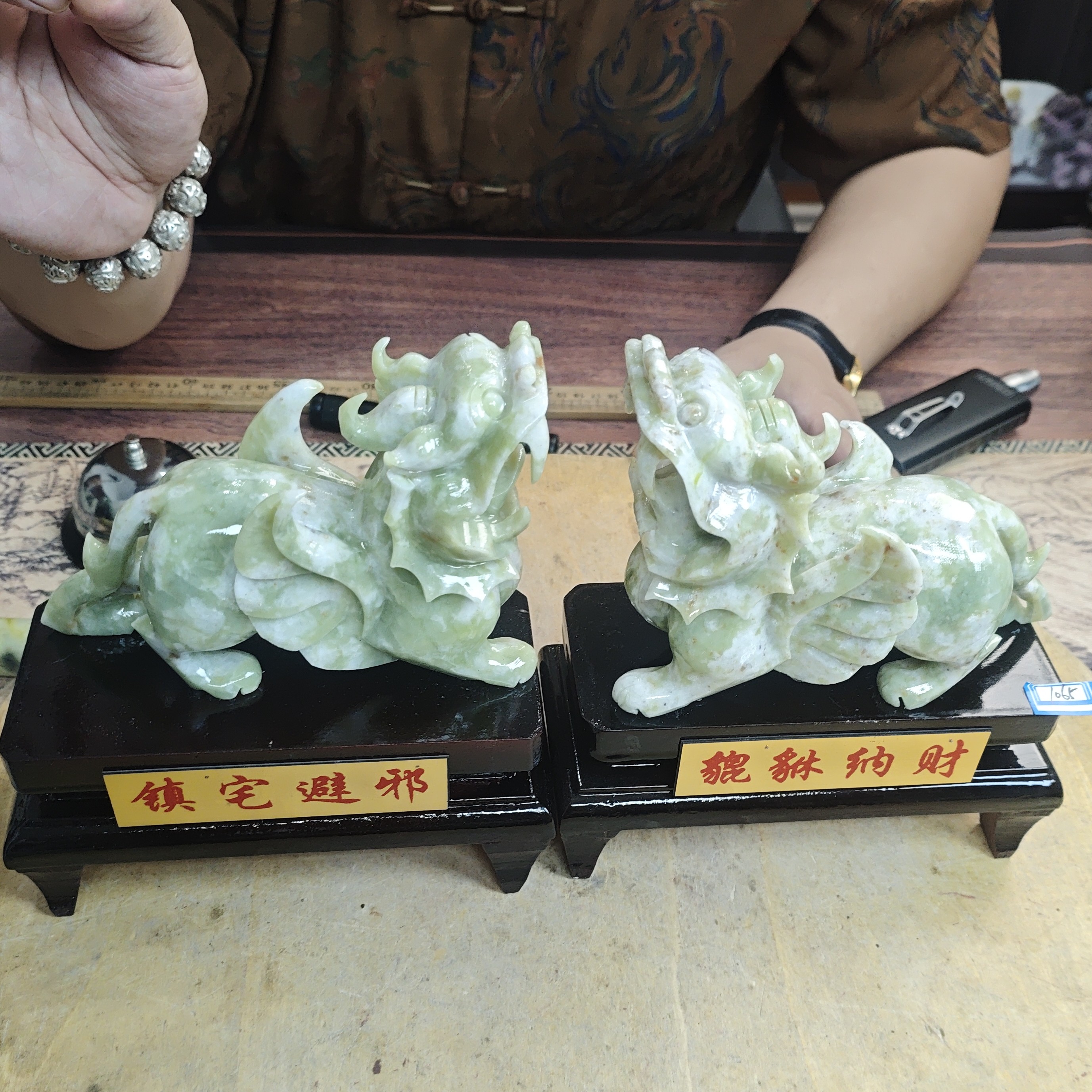 玉岫岩料手工雕刻居家装饰高端摆件一物一图1065