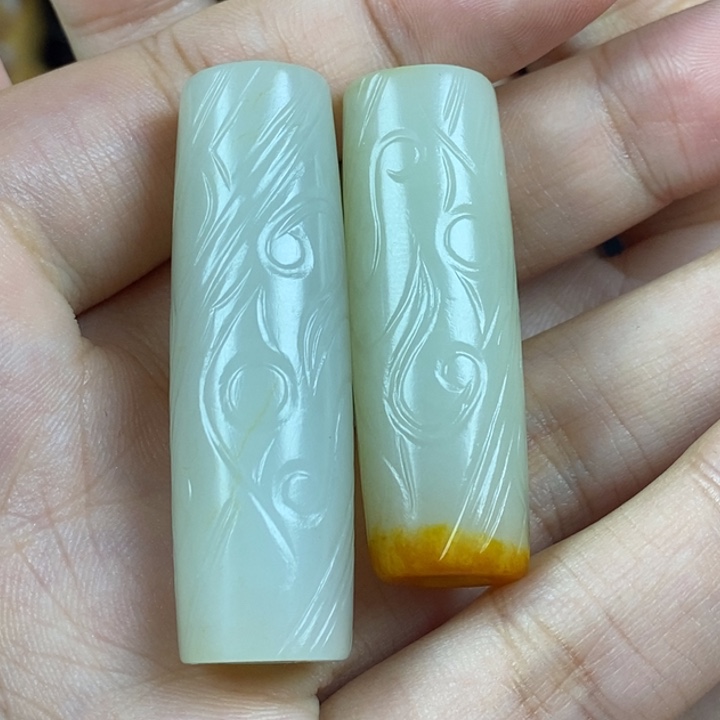 和田玉未镶嵌挂件问*天