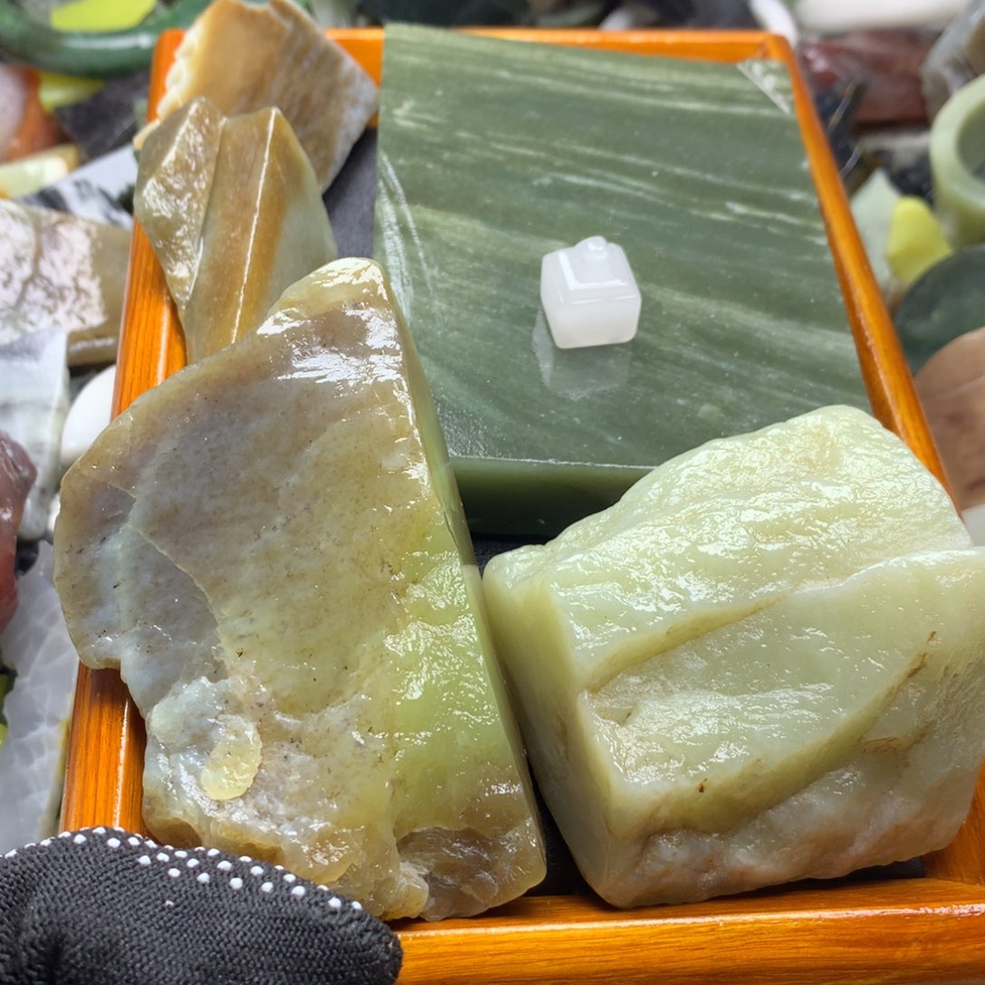 和田玉未镶嵌边角料雪**痕