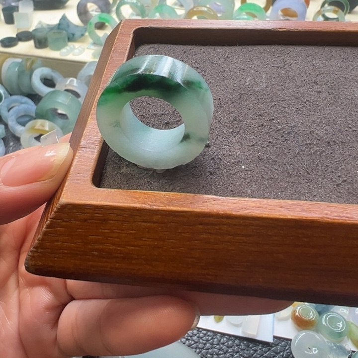 定制翡翠未镶嵌翡翠