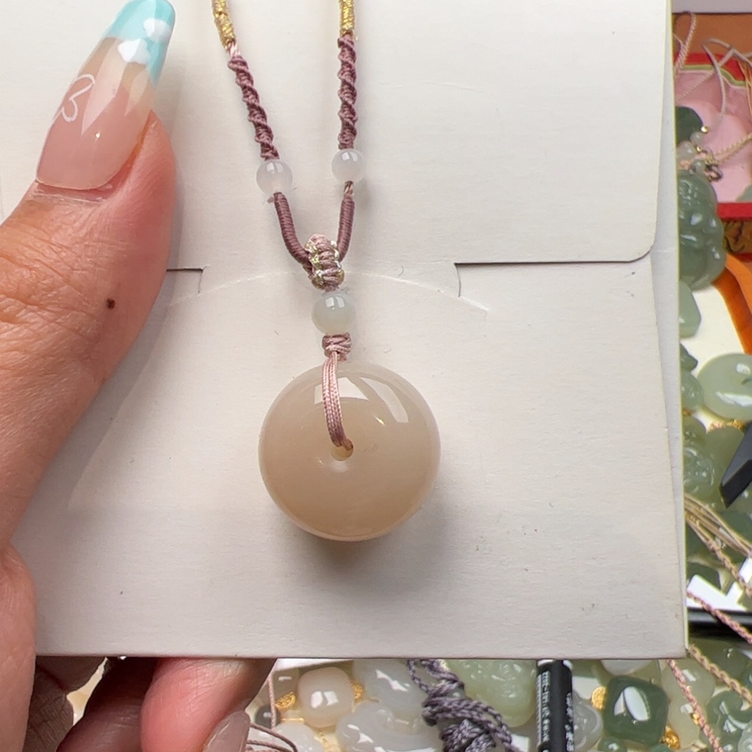 和田玉颈饰未镶嵌今****图