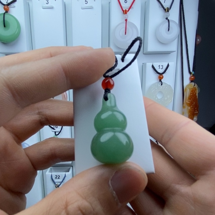 石英质玉未镶嵌颈饰?****?