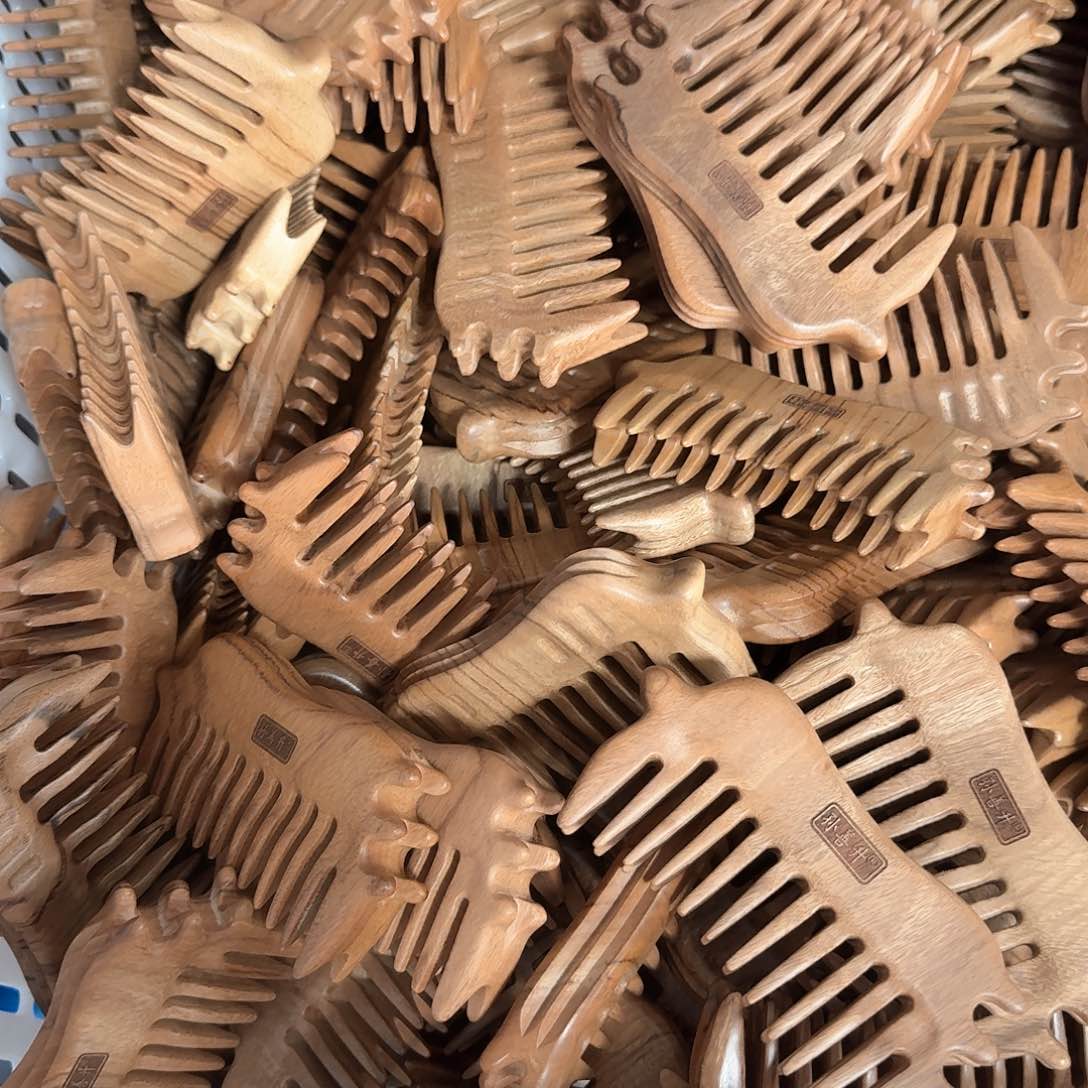 花梨木猪猪梳子瑕疵