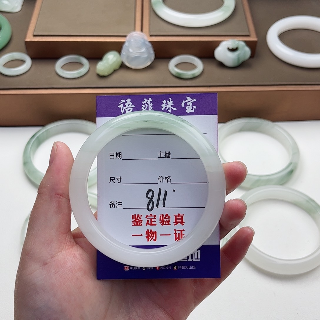 石英质玉手镯未镶嵌阳**行