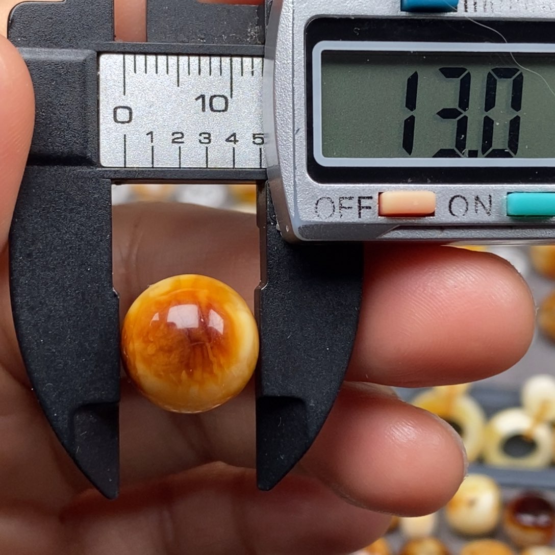 琥珀未镶嵌耳饰圆珠