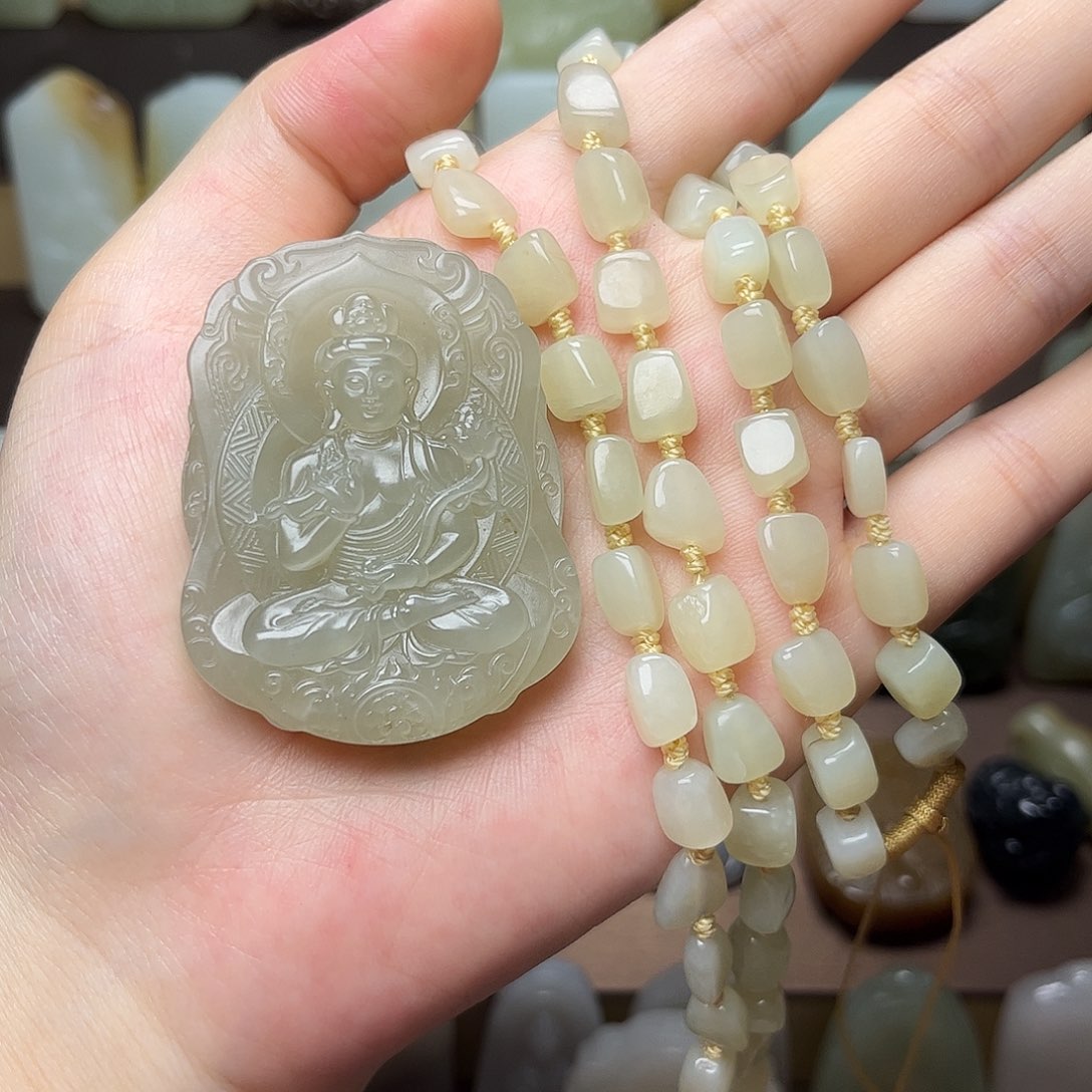 和田玉颈饰未镶嵌奔***猫