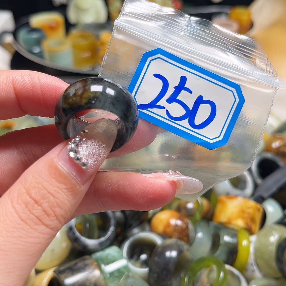 清***歡蛇纹石玉未镶嵌珠宝奇石