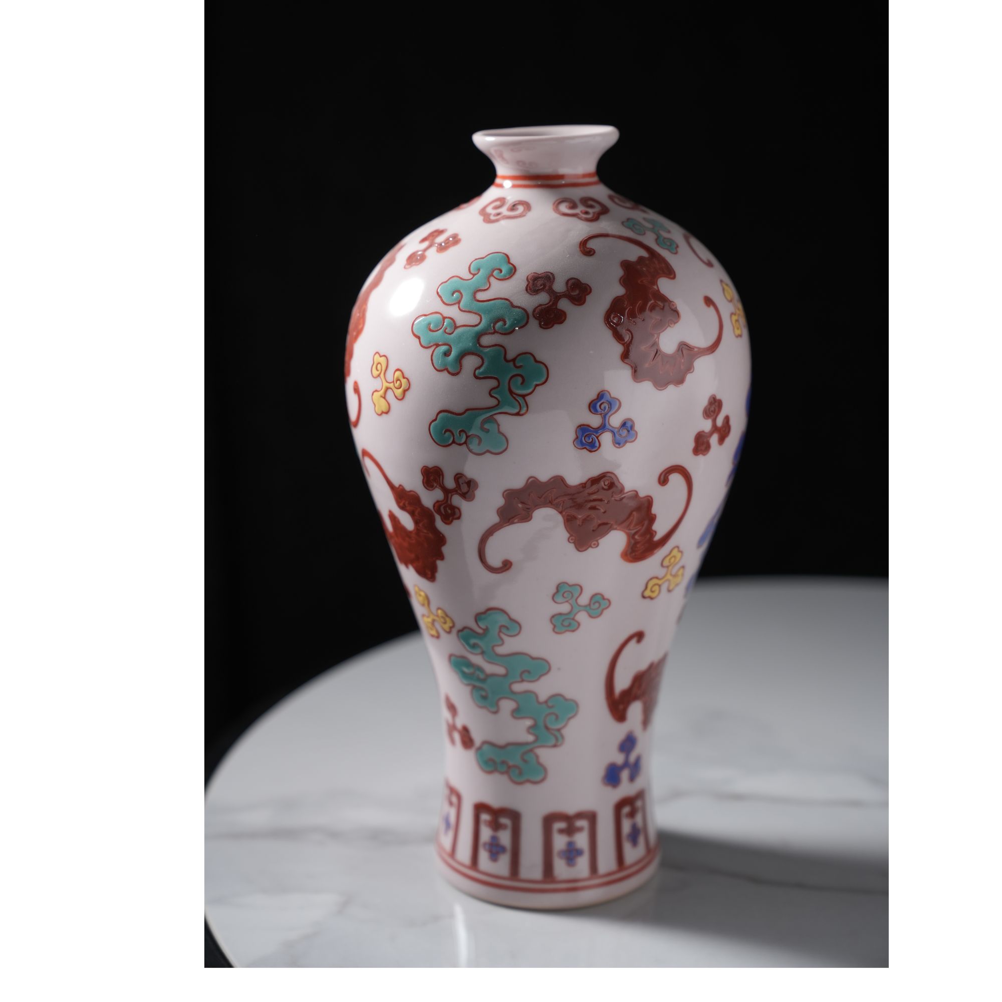 景德镇陶瓷稀土小梅瓶