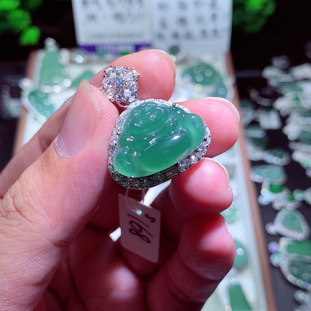 翡翠未镶嵌颈饰翡翠