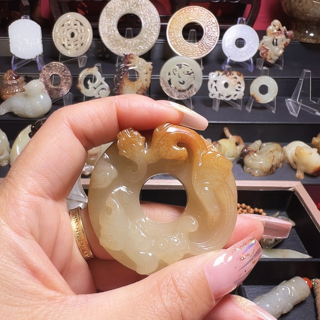 和田玉未镶嵌车挂