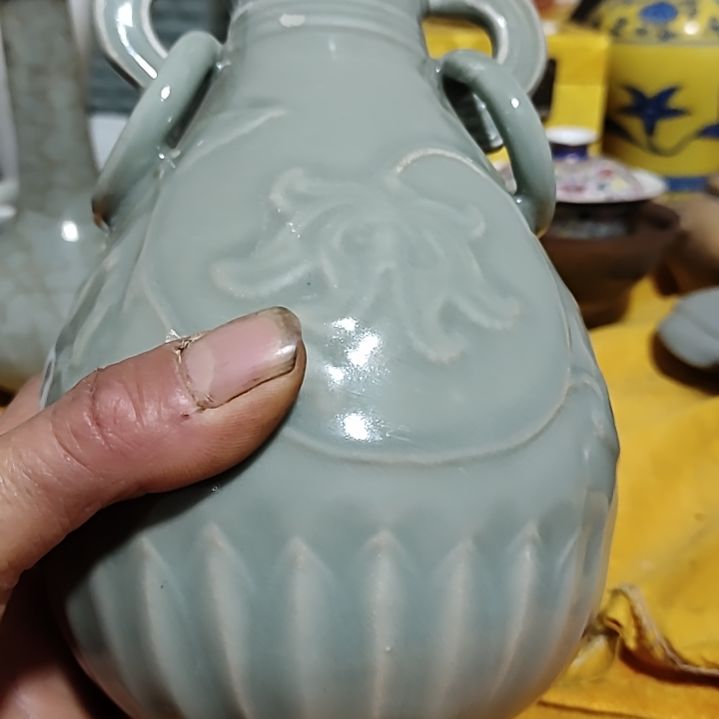 瓶，****文浙江龙泉窑工艺艺术珍藏品