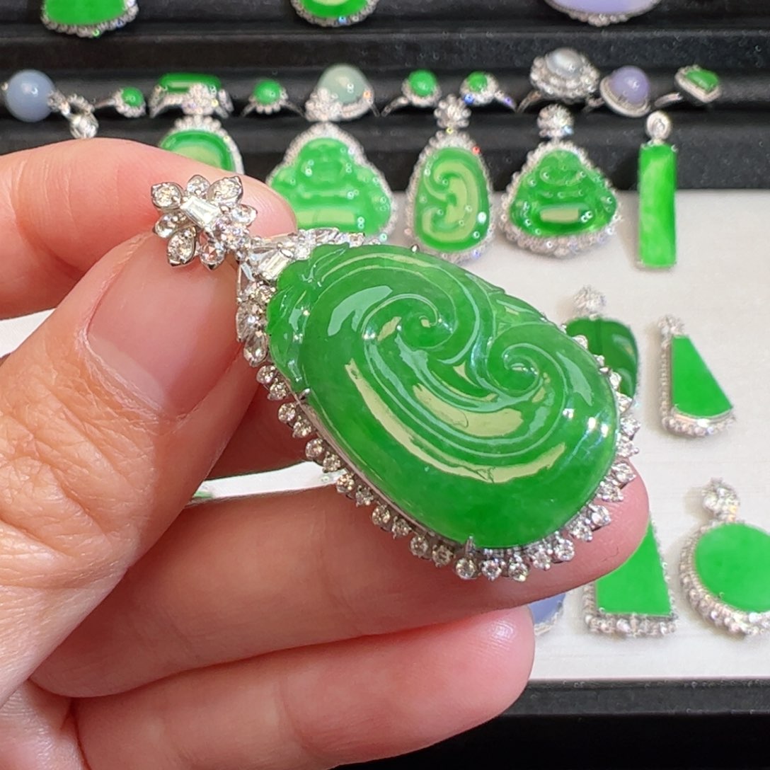 翡翠吊坠(不含链)18K金镶嵌