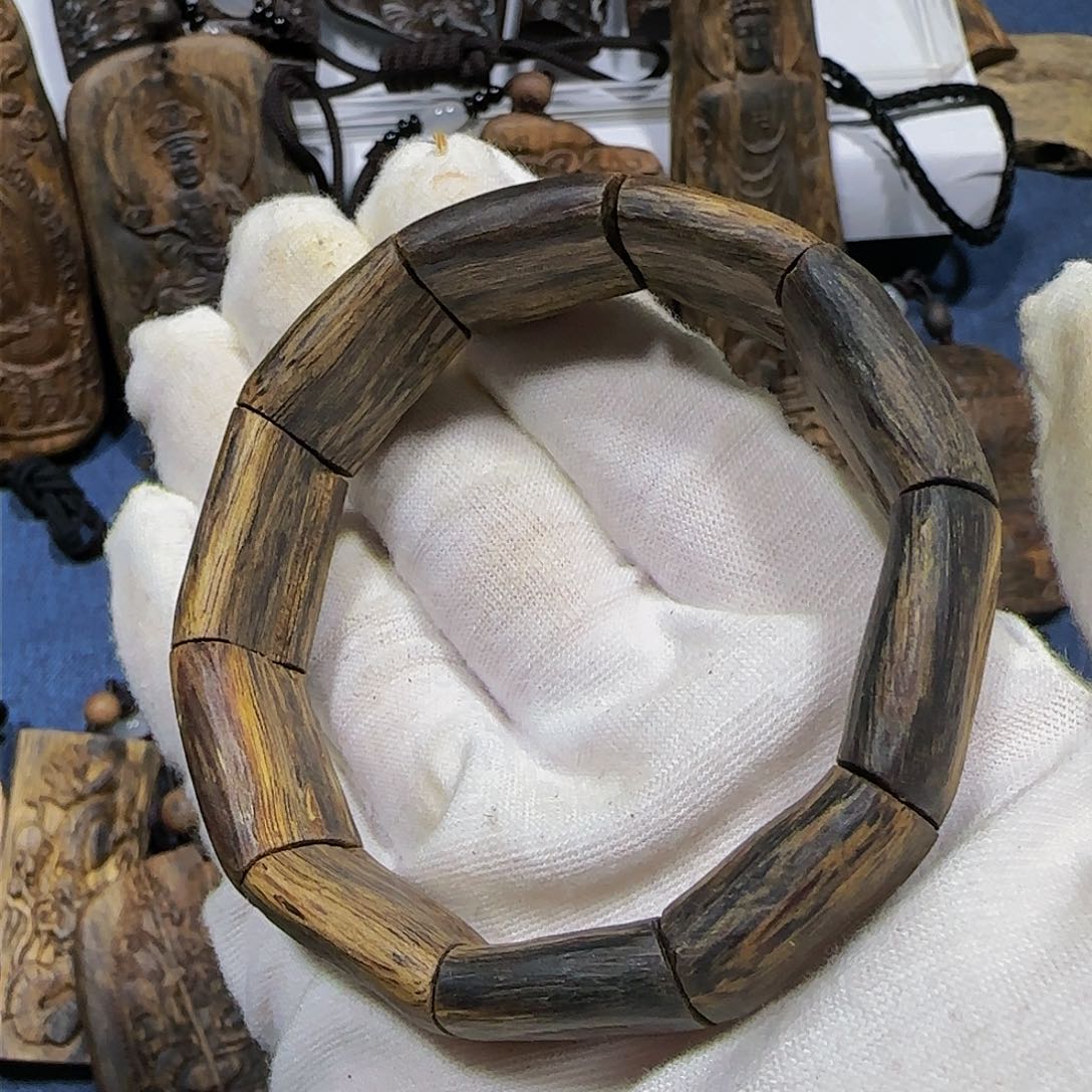 手串沉香海南白奇乌身老料随形镯子型18.9克多样性发一