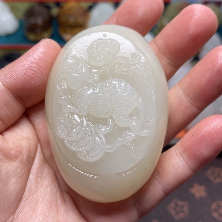 石材天然方解石手把件不退换