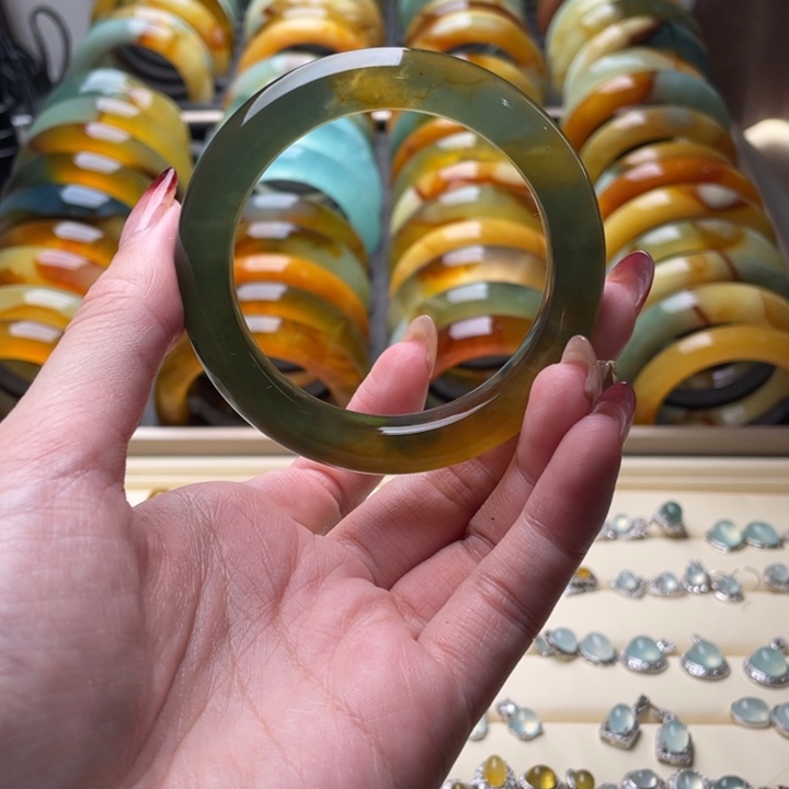 蛇纹石玉手镯未镶嵌54