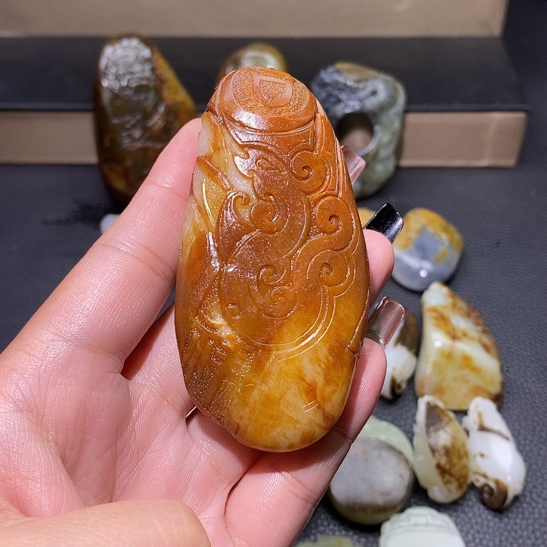 哎***去和田玉未镶嵌颈饰