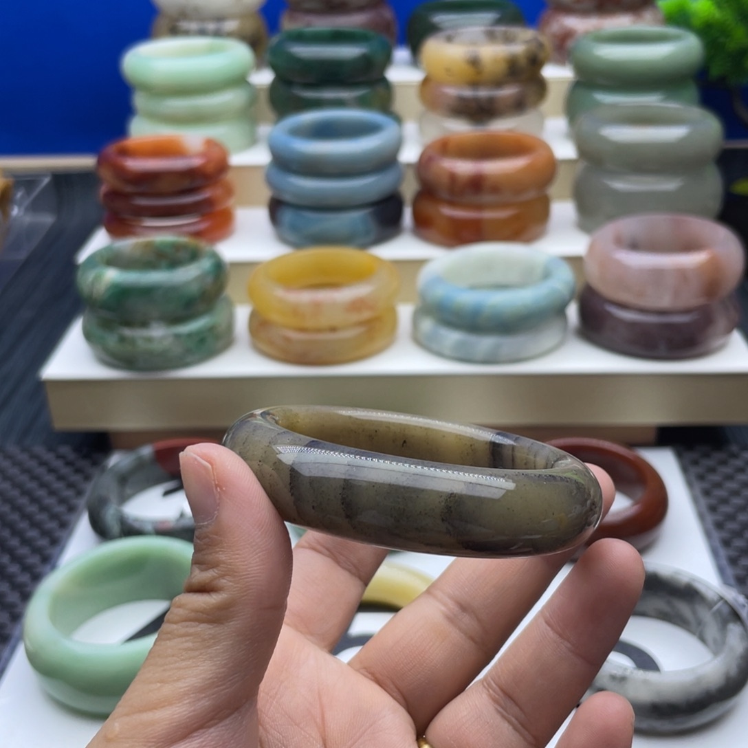 石英质玉手镯未镶嵌