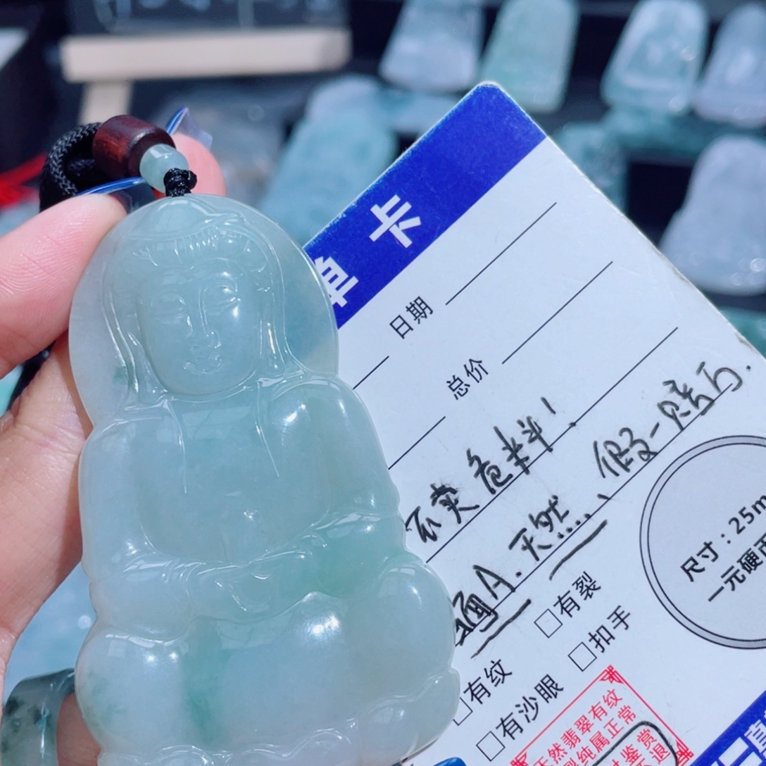 翡翠未镶嵌颈饰正装观音