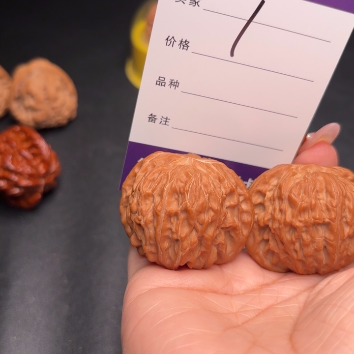 K***M桃核把件42磨盘狮子头