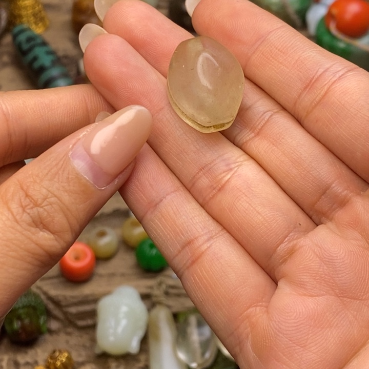 未镶嵌颈饰玛瑙/玉髓小*