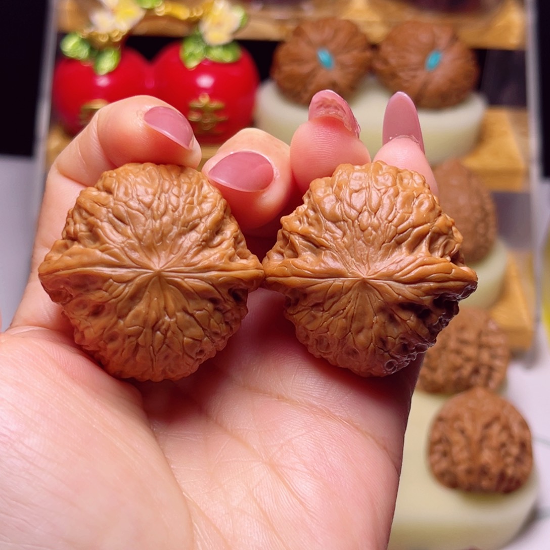 文玩核桃吊坠39尺肉球锤妹