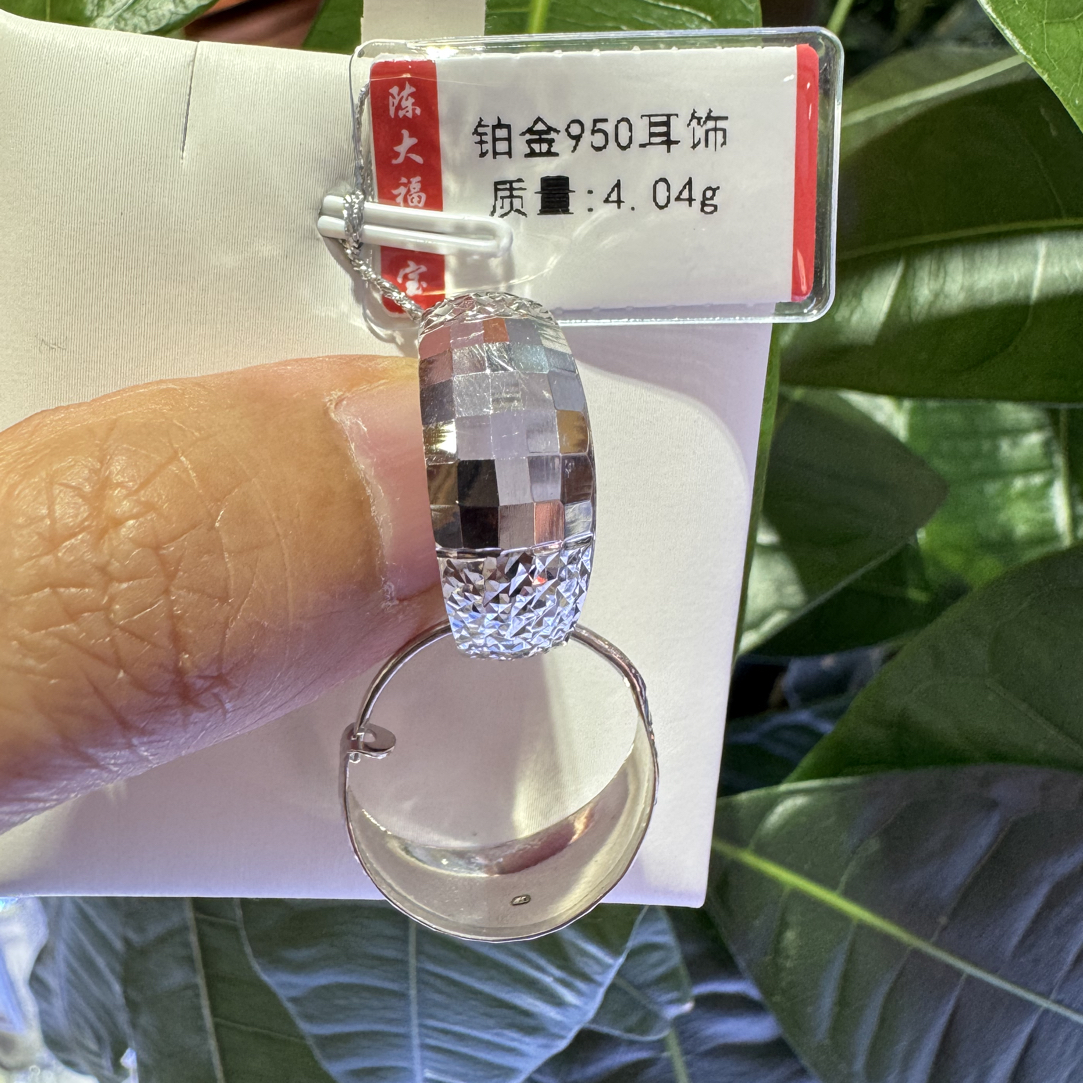 铂金950耳圈 金重4.04克