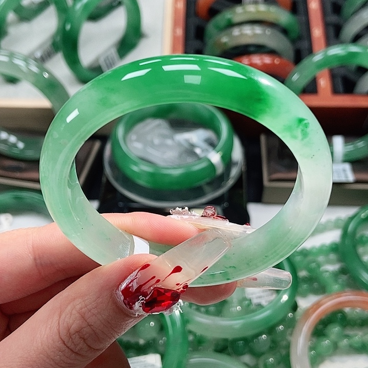 石英质玉手镯未镶嵌?****味天然A货非洲翠手镯