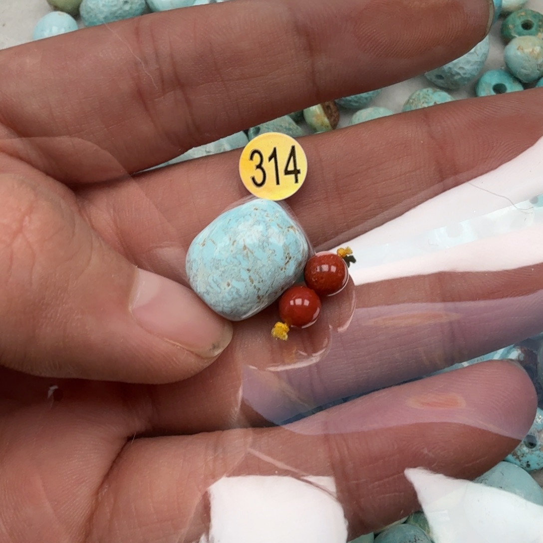 南红玛瑙未镶嵌珠宝奇石