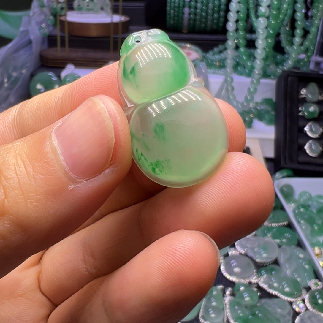 石英质玉（非洲翠）未镶嵌颈饰