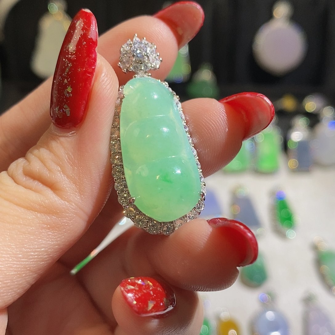 翡翠颈饰银S925镶嵌天然翡翠