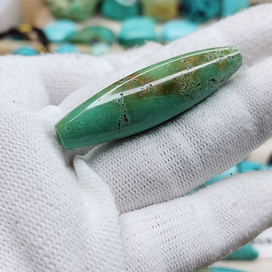 绿松石颈饰未镶嵌