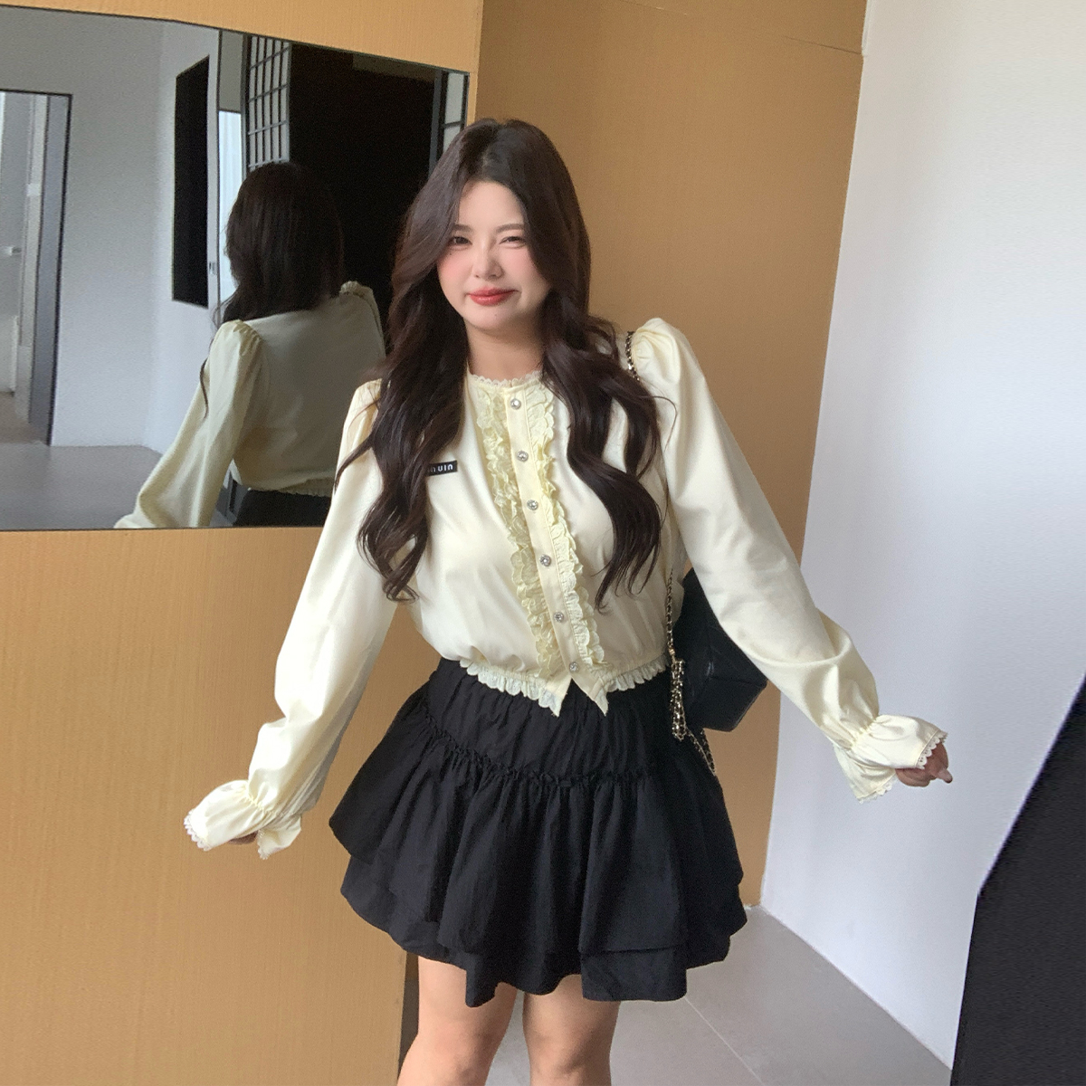 王葡萄 微胖定制【柔金梦影】新款木耳边喇叭袖短款衬衫早秋DM2108