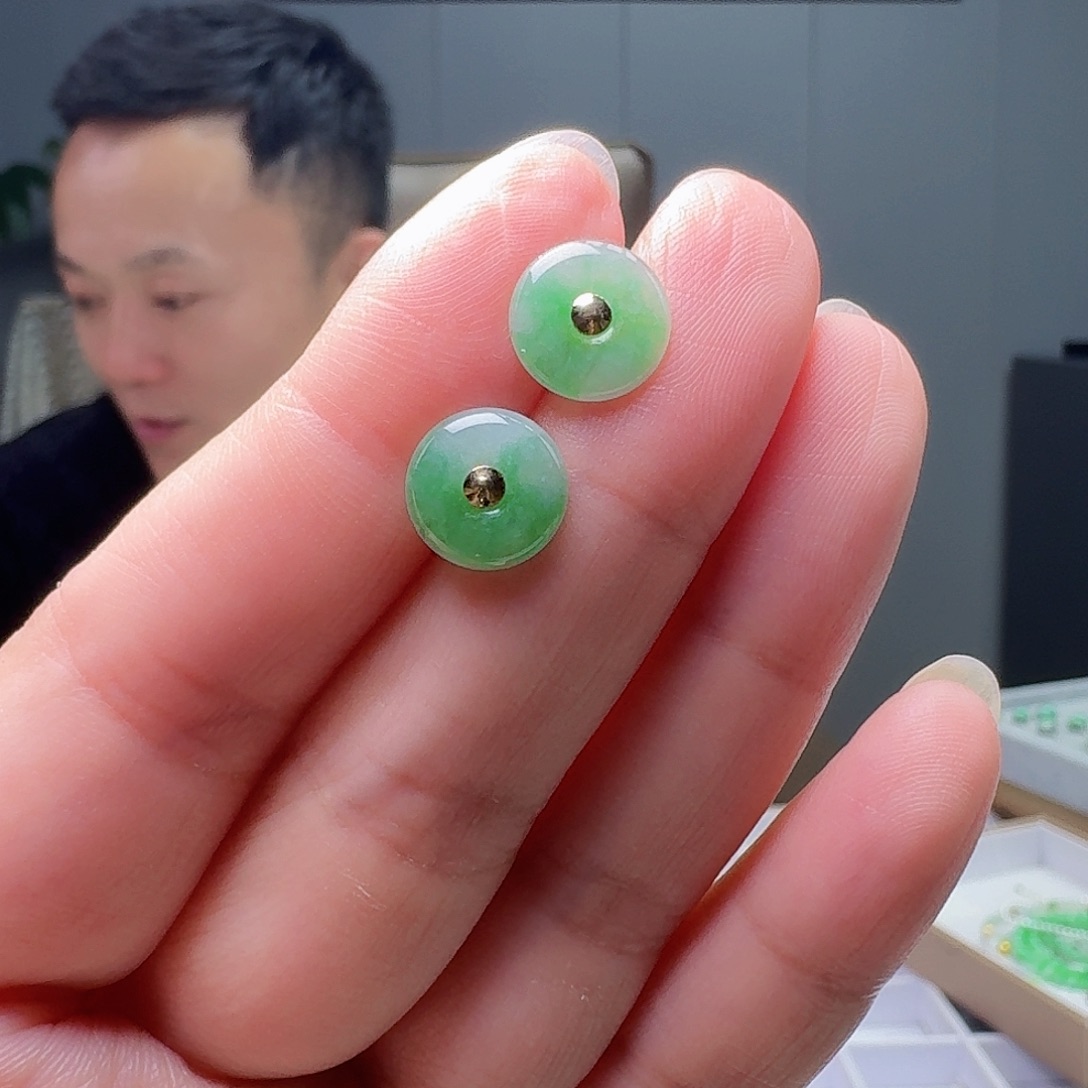 翡翠18K金镶嵌耳饰天然