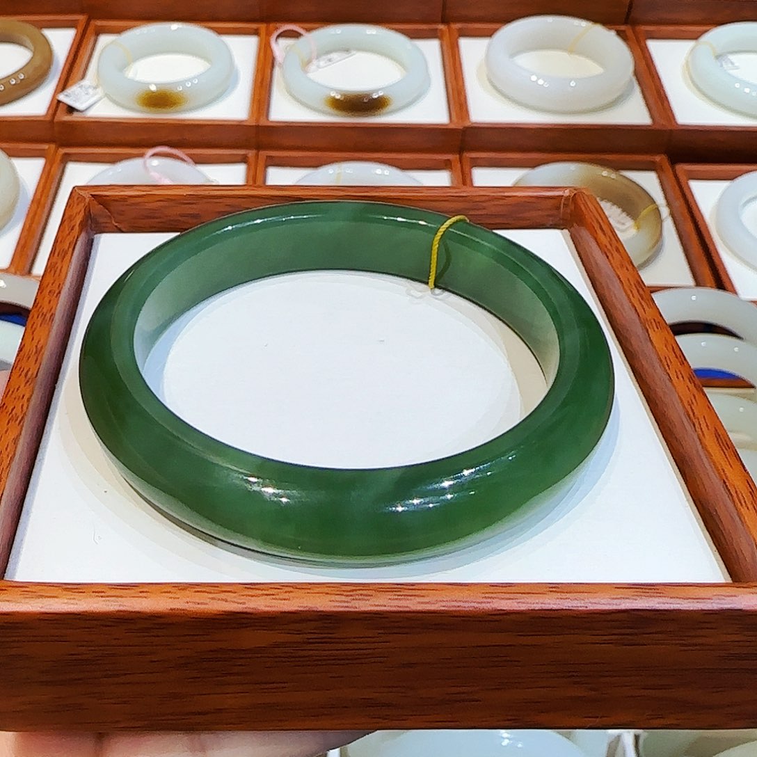 和田玉未镶嵌手镯老坑俄碧60