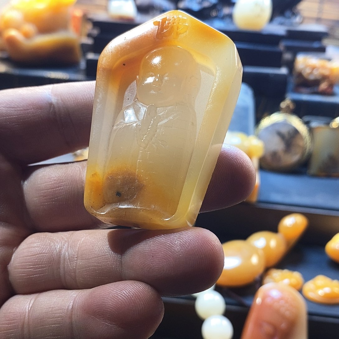 石英质玉（黄龙玉）挂件未镶嵌