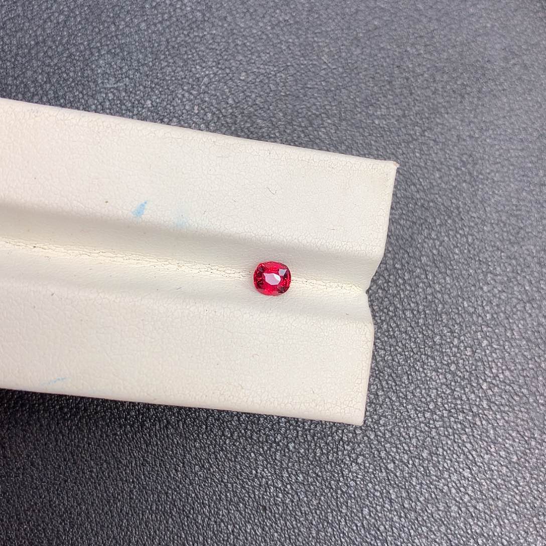 尖晶石裸石未镶嵌