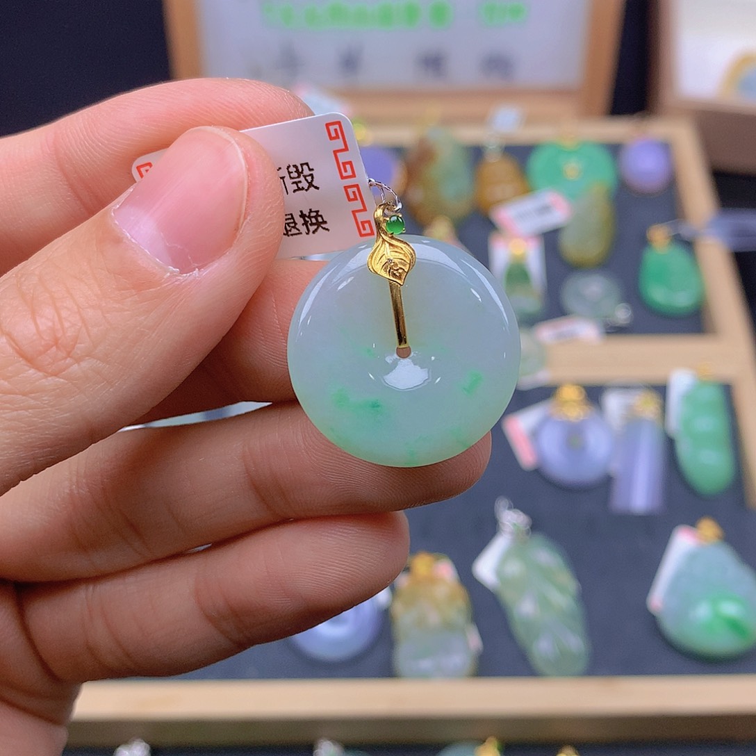 翡翠颈饰18K金镶嵌翡翠