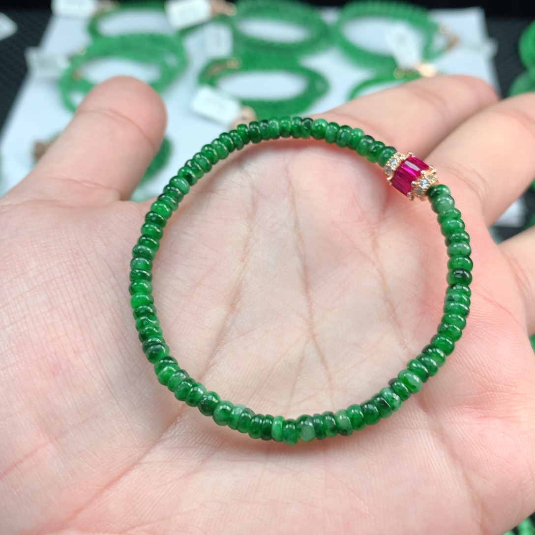 翡翠手链未镶嵌翡翠