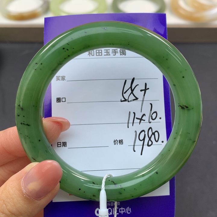 和田玉手镯未镶嵌K****?