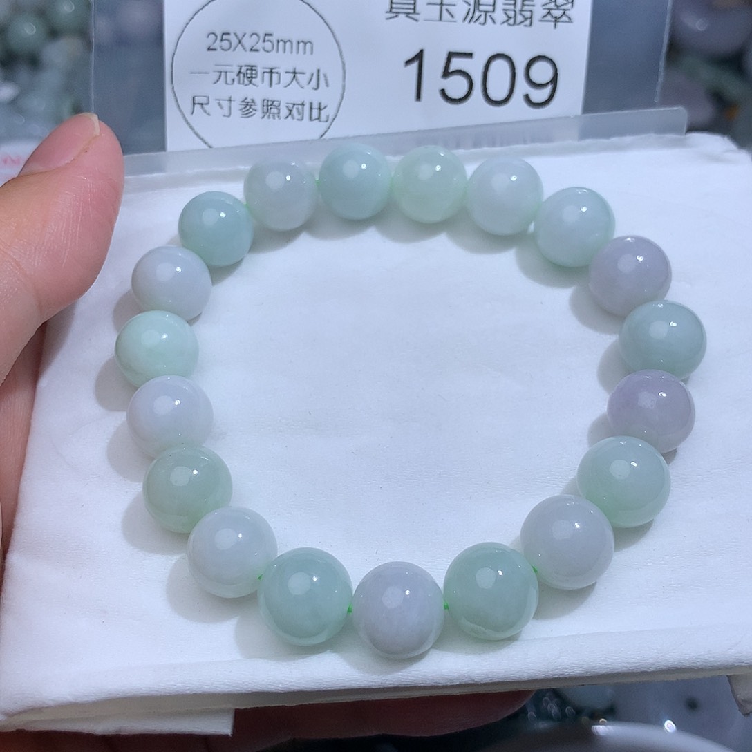 翡翠未镶嵌颈饰1509。