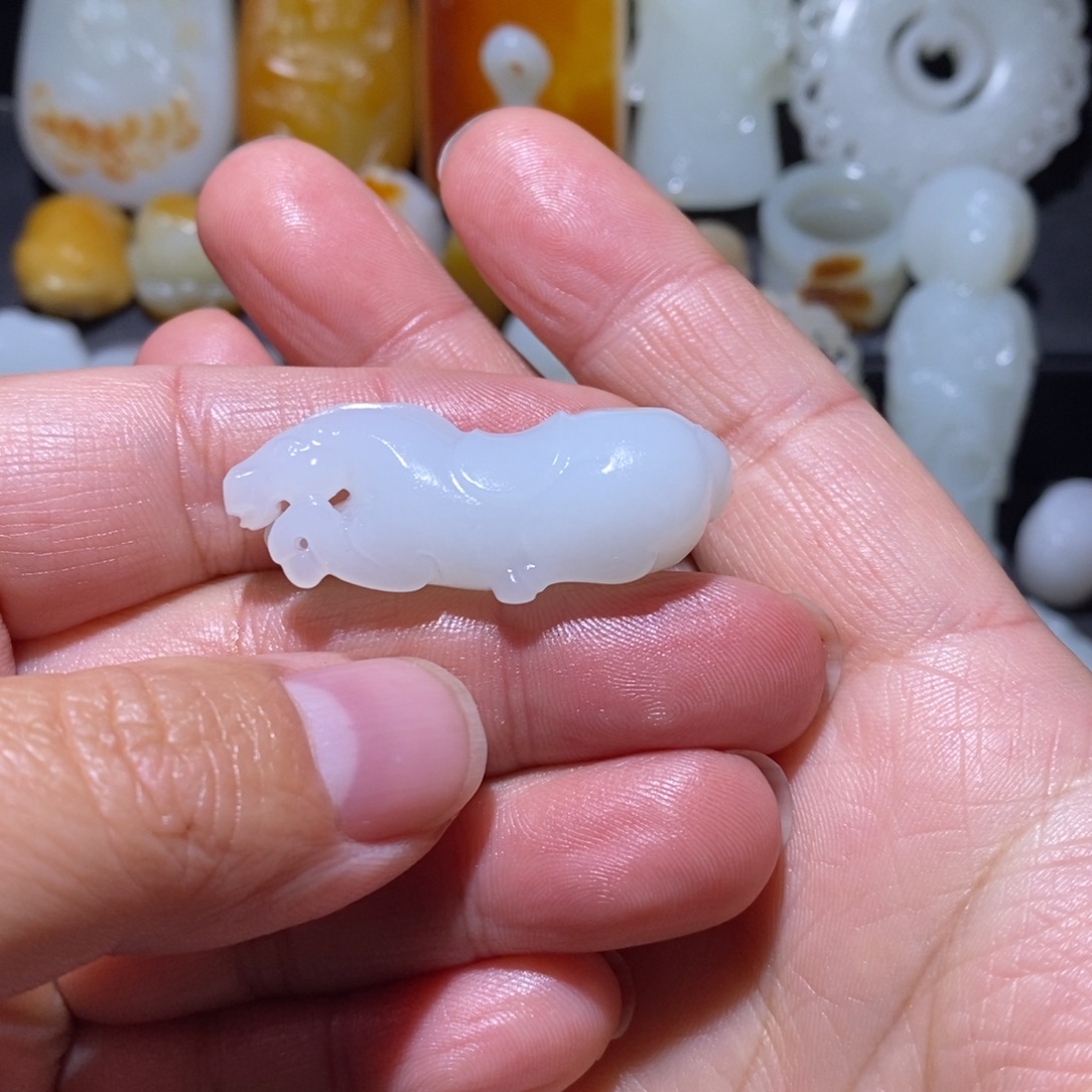 *****和田玉未镶嵌颈饰