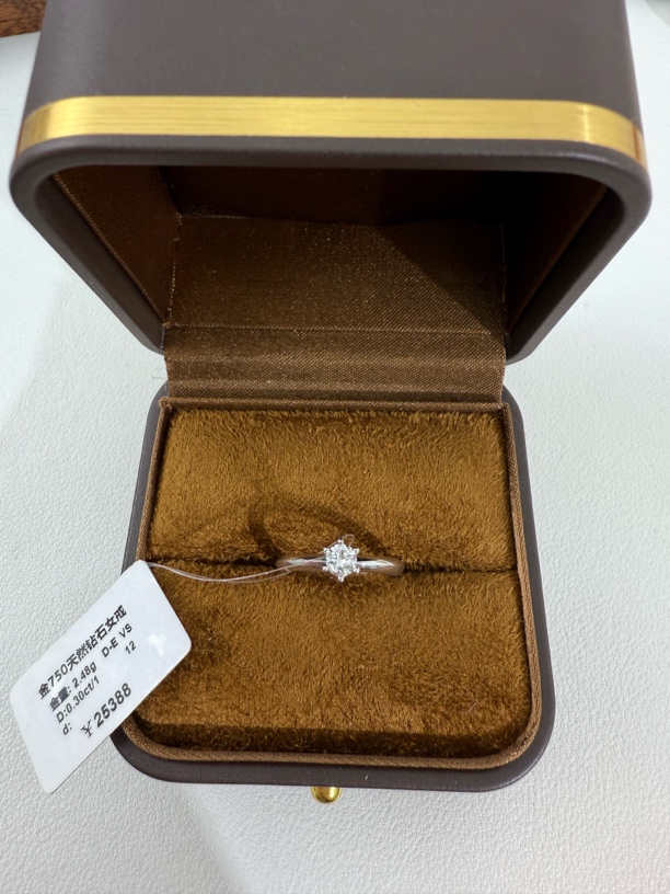 18k金天然钻石戒指DS24120198