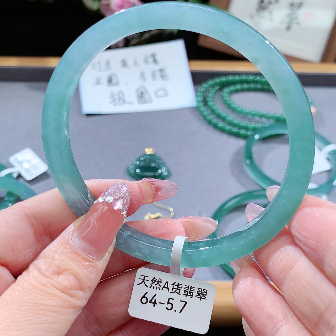 翡翠手镯（圆镯）未镶嵌