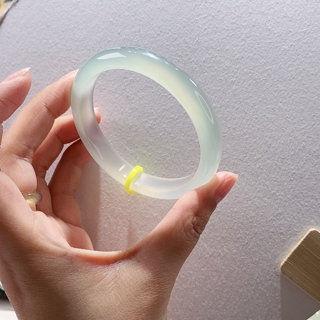 玛瑙/玉髓手镯未镶嵌58.3